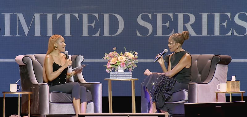 Keke Palmer speaks with Michelle Obama.