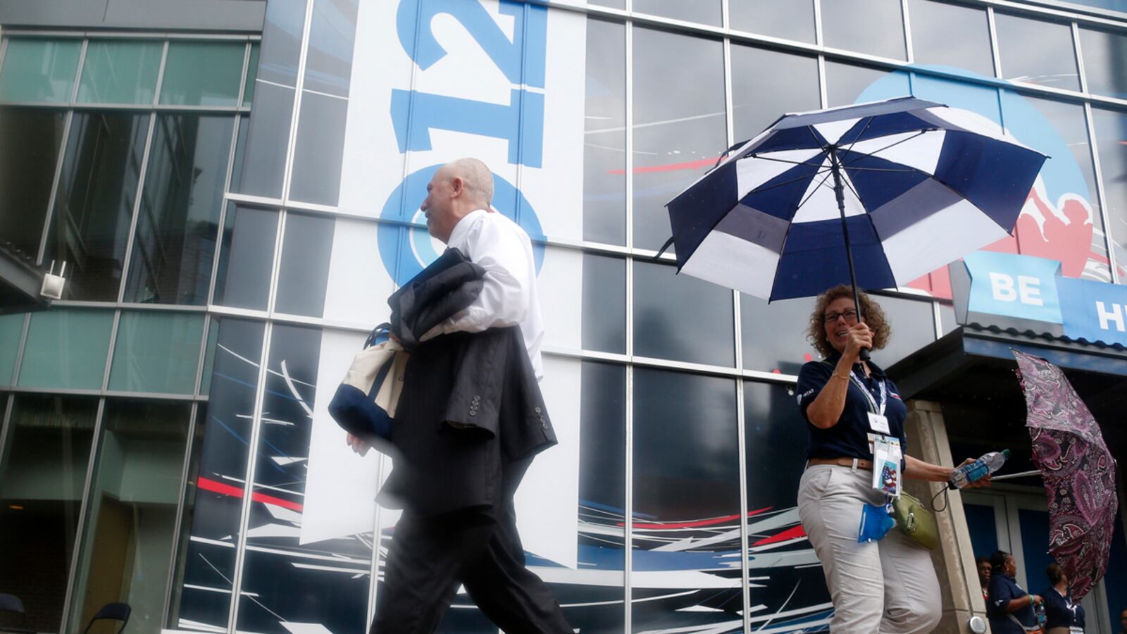 articles/2012/09/05/convention-speech-moved-inside-rain-foils-obama-s-plans/dnc-rain-kurtz_wzamj5
