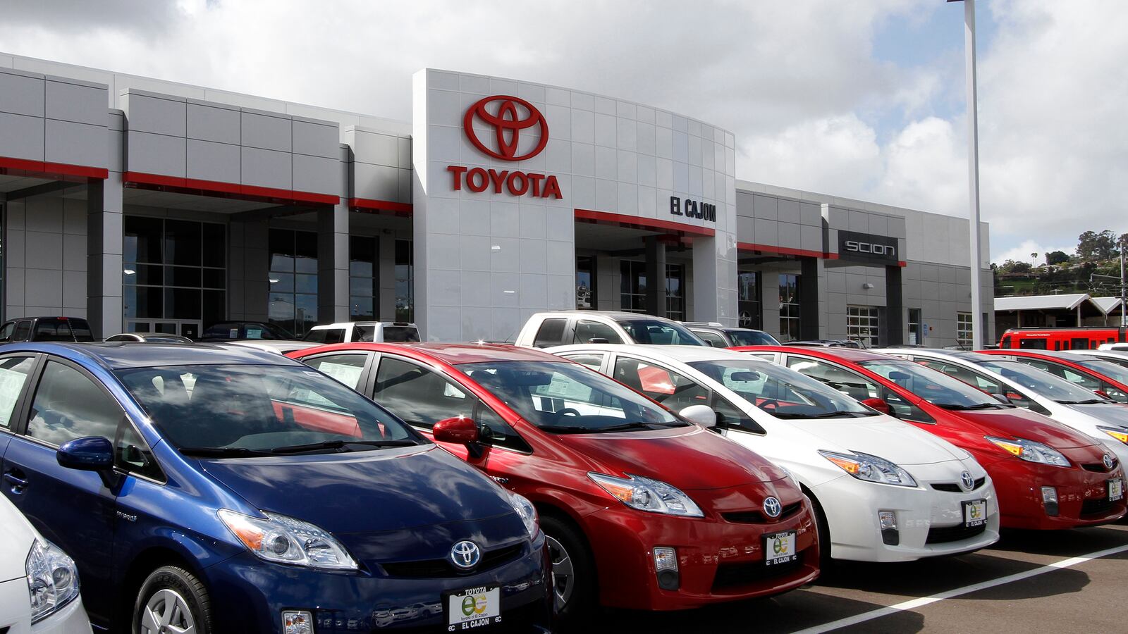 articles/2013/05/13/uncle-sam-embraces-hybrids/130508-Gross-Hybrids-tease_tlqygg