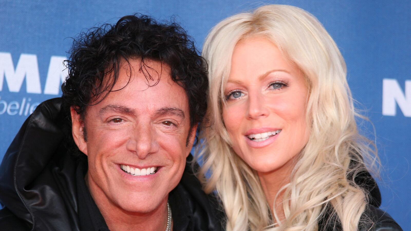 articles/2013/12/07/neal-schon-and-michaele-salahi-are-tying-the-knot-and-you-can-pay-to-watch/131206-grove-pay-per-view-NEW_m8c8ga