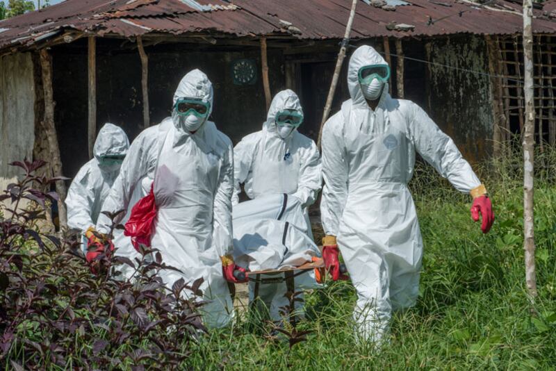 galleries/2014/11/12/liberia-s-ebola-corpse-squads-photos/141111-biro3-ebola1-tease_k4excx