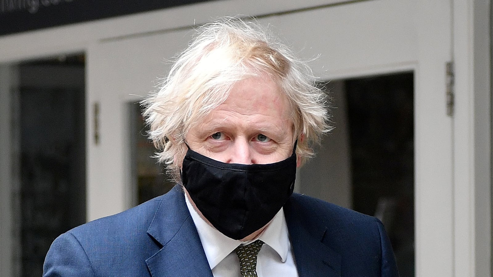 2021-04-07T162156Z_1523625751_RC24RM956G9K_RTRMADP_3_HEALTH-CORONAVIRUS-BRITAIN-JOHNSON_tbv5lo