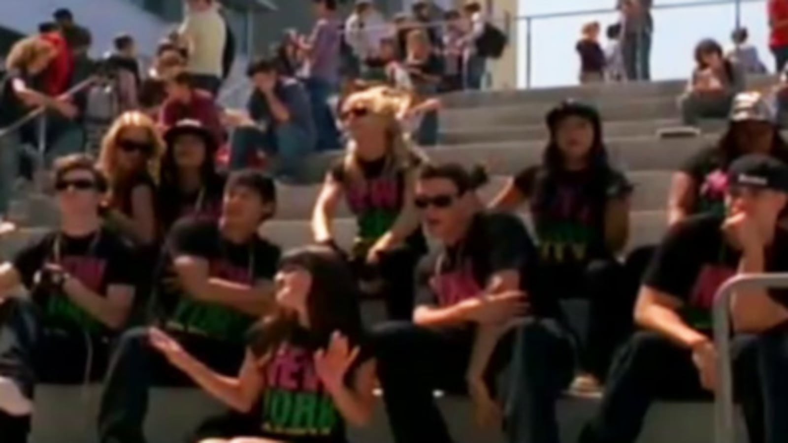 videos/2010/09/22/glee-empire-state-of-mind/glee-new-york-120_m9tzgx