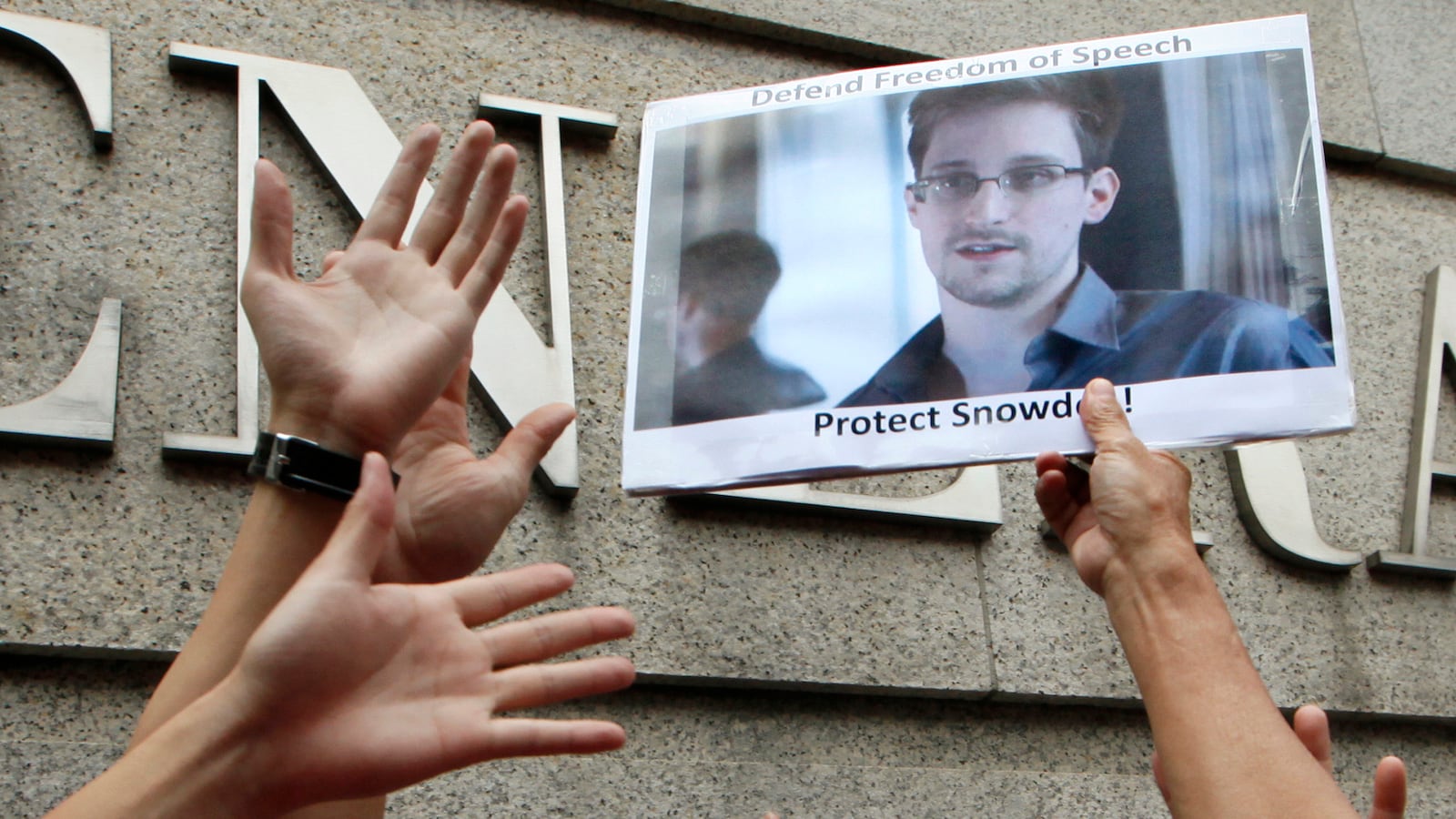 cheats/2013/06/24/report-snowden-took-job-to-get-nsa-intel/130624-snowden-booz-cheat_hqxboq