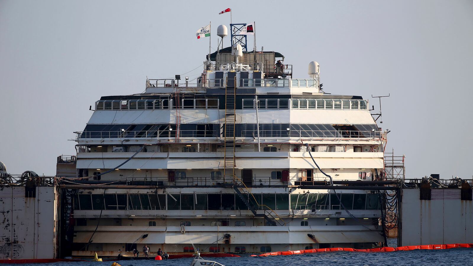 cheats/2014/07/14/costa-concordia-raised-from-the-sea/140714-costa-concordia-cheat_meoqm2