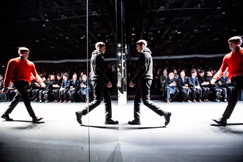 galleries/2013/01/16/backstage-at-men-s-fashion-week-in-milan-2013-photos/milan-mens-backstage-wrap6_o6mw9p