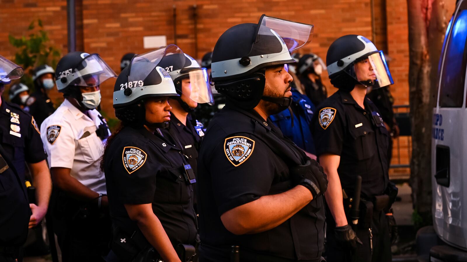 2020-06-12T063331Z_1841569046_RC2I7H9YIVBH_RTRMADP_3_MINNEAPOLIS-POLICE-PROTESTS-NEW-YORK_umijyt