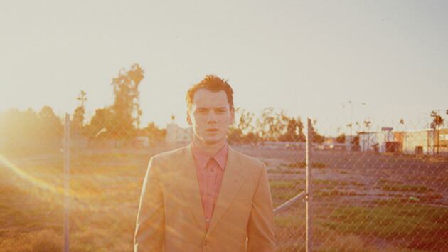 articles/2012/04/11/actor-anton-yelchin-s-new-photography-show-in-los-angeles/anton-yelchin-tease_ffspe3