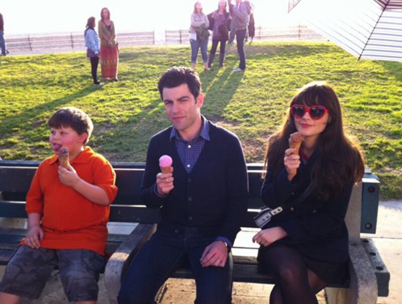 galleries/2011/12/18/jason-segal-britney-spears-chelsea-handler-and-more-celebrity-twitter-pictures/zooey-deschanel-celebrity-twitter-pictures_eyxylj