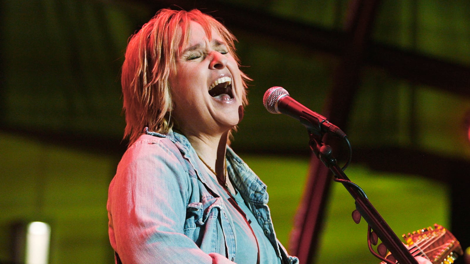 articles/2014/01/21/melissa-etheridge-is-mad-as-hell-about-russia-s-anti-gay-laws/140120-fallon-etheridge_gbnr30