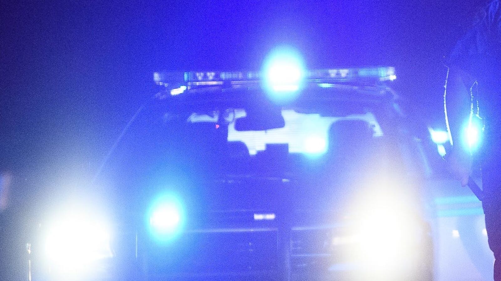 2020-05-31T023631Z_473785807_MT1USATODAY14356274_RTRMADP_3_DOZENS-OF-POLICE-OF-MULTIPLE-JURISDICTIONS-ARE-PATROLLING_i6t1xr
