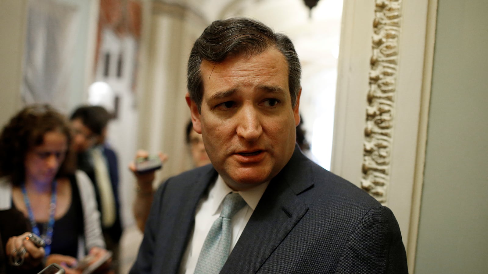 171106-cruz-trucks-cheat_bcl6pa