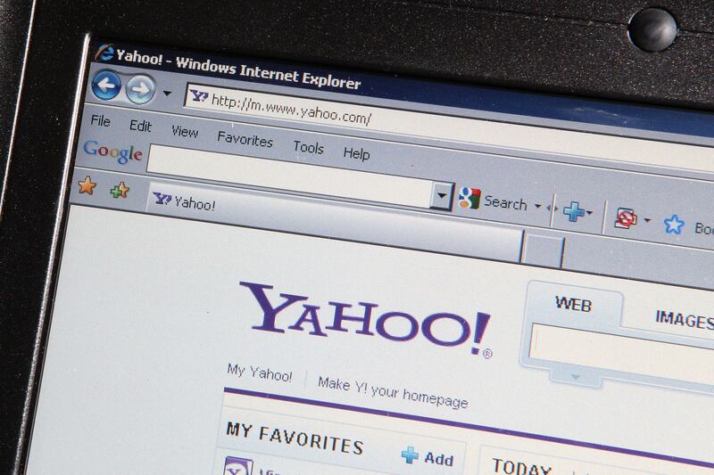 articles/2013/08/22/yahoo-beats-google-for-us-web-traffic/130822-yahoo-cheat_dhb7xh