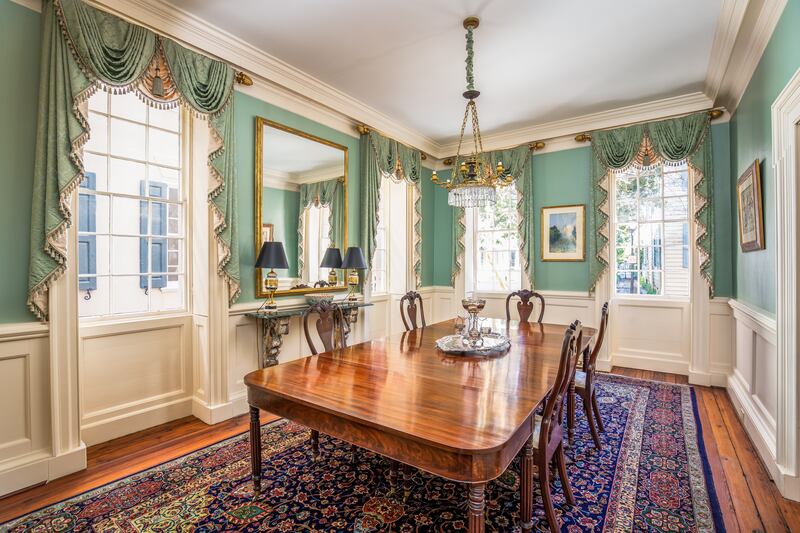 200220-mcnearney-omg-i-want-this-house-charleston-06_fxkaxw