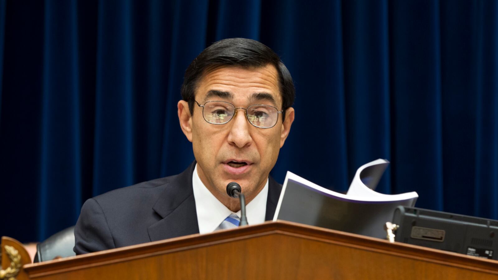 articles/2012/06/21/democrats-gop-draw-lines-in-eric-holder-fast-and-furious-contempt-battle/darrell-issa-holder-murphy-teaser_egdhf8