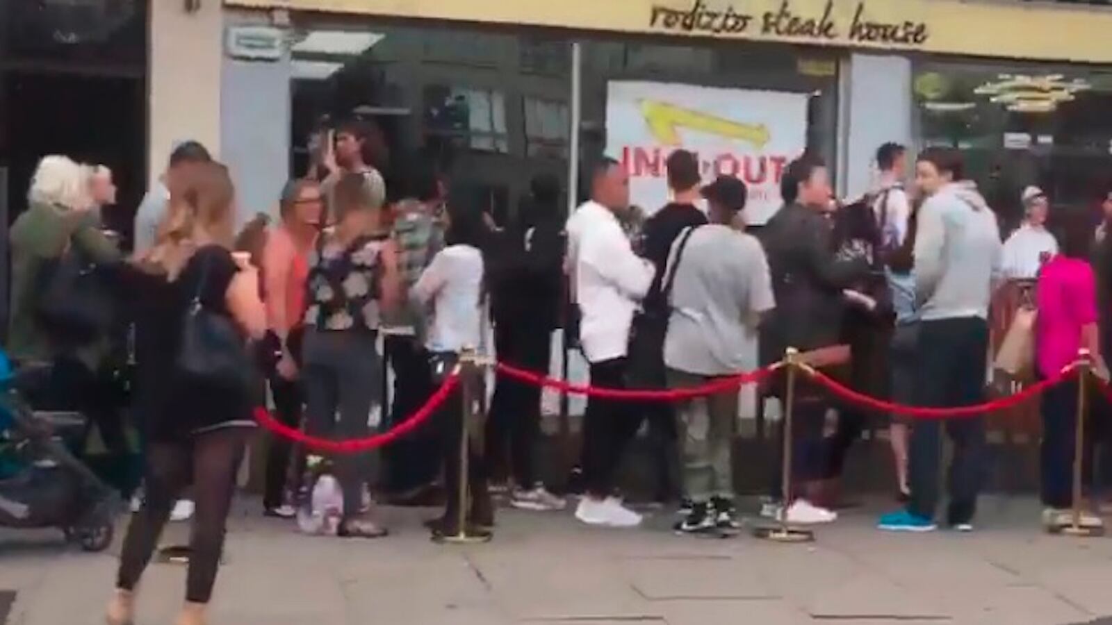 articles/2016/09/22/watch-hundreds-line-up-for-in-n-out-burger-in-london/160922-Place-in-n-out-burger-london-line-Tease_dlqbo3