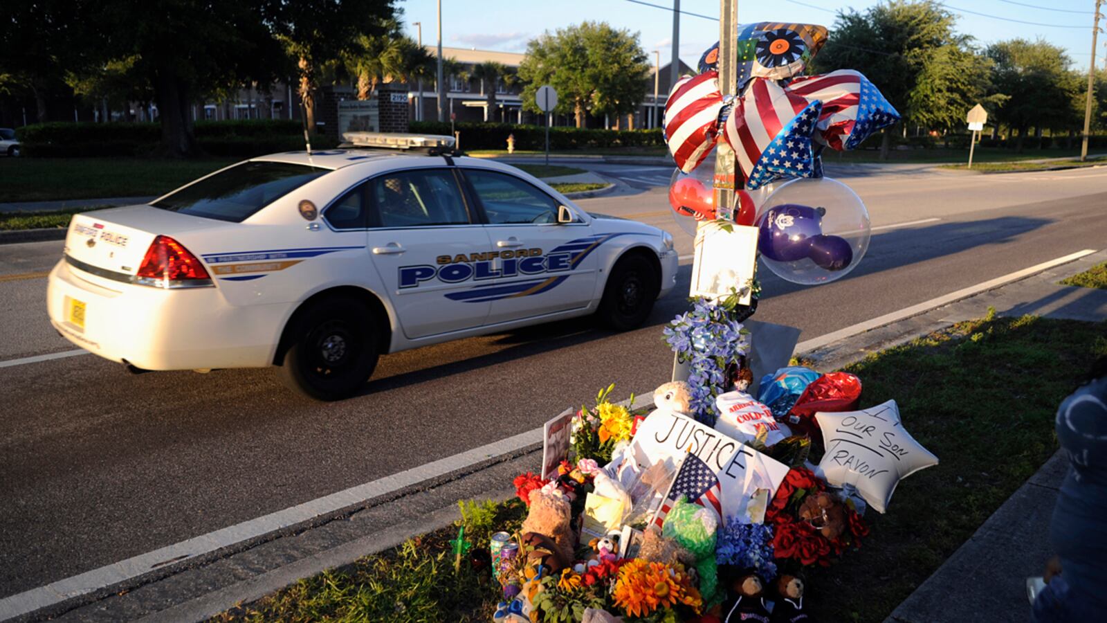 articles/2012/03/28/new-sanford-fla-case-asks-just-when-can-you-stand-your-ground/trayvon-memorial-sanford-daly_odolxn