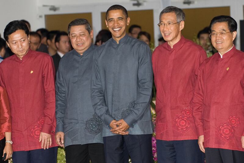 galleries/2011/11/15/apec-silly-shirts-through-the-years-photos/apec-silly-shirts-2009_z5kjk8