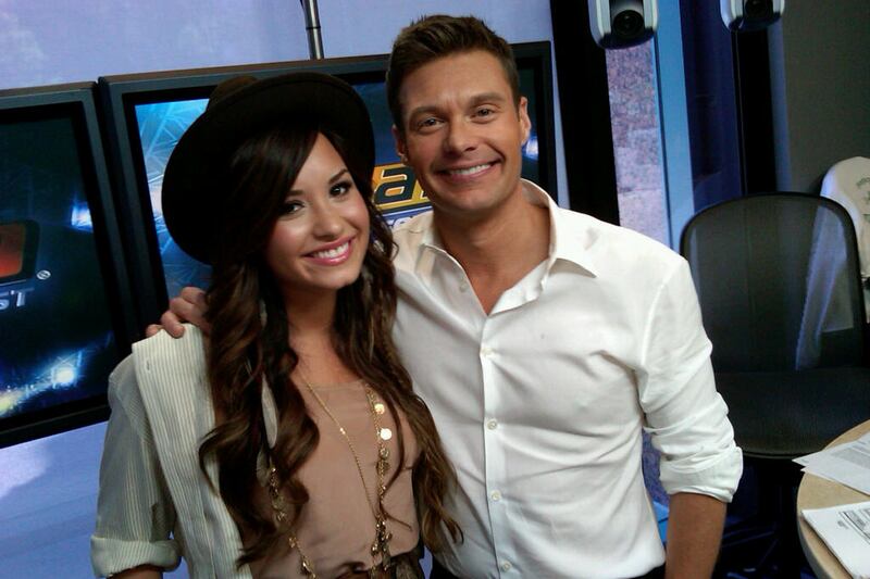 galleries/2011/07/17/best-celebrity-twitter-pictures/seacrest-best-celebrity-twitter-pictures_wcqf7f