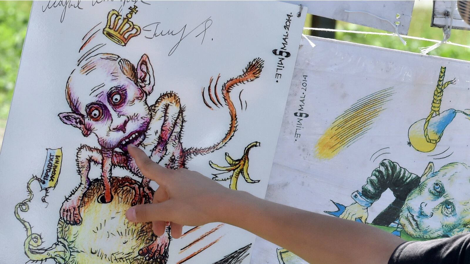 cheats/2014/07/29/eu-unleashes-new-sanctions-on-russia/140729-russiasanctions-cheat_v9tbwn