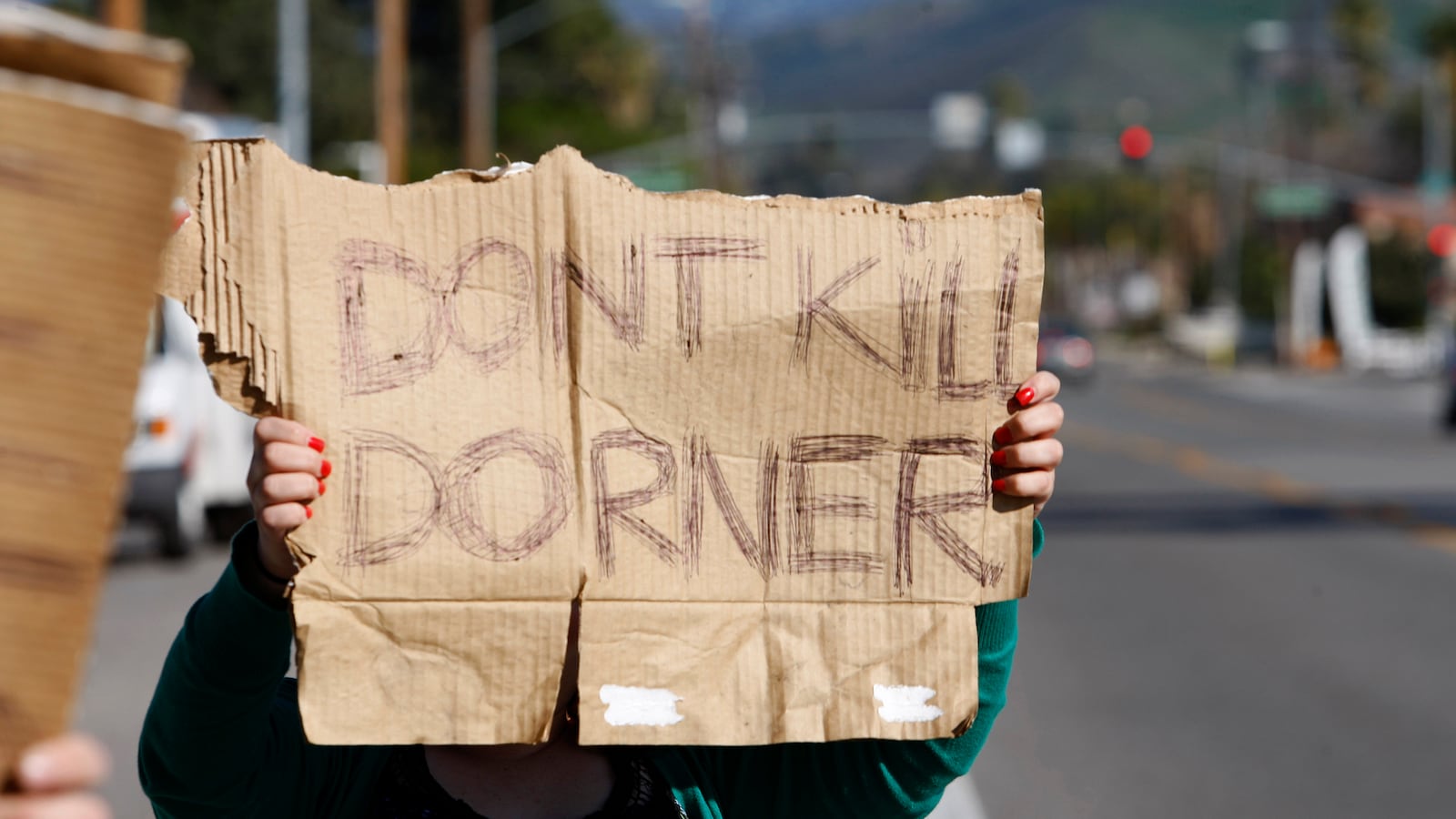 articles/2013/02/14/black-support-for-dorner-shows-lingering-mistrust-of-police/130213-pro-dorner-movement-frazier-tease_lcnzji