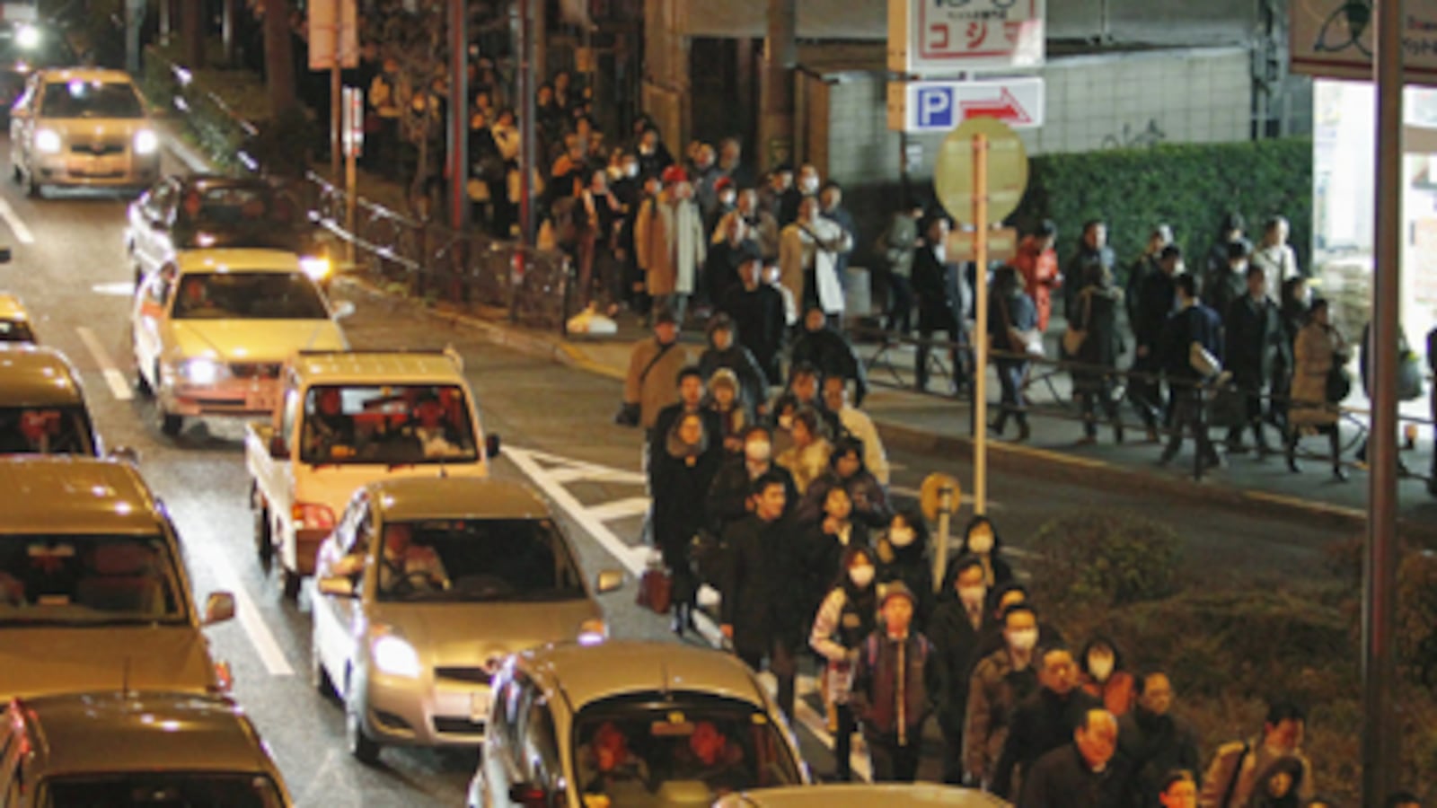 articles/2011/03/11/japans-first-dark-night-after-the-earthquake-and-tsunami/samuels-japan-night_165747_eixgka