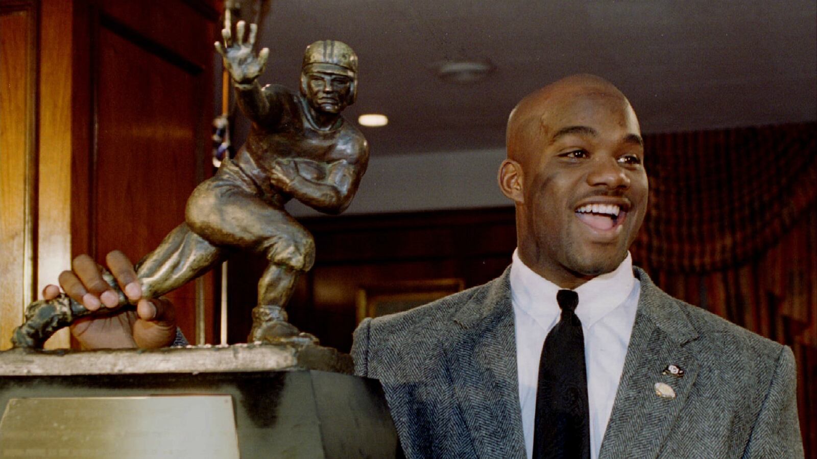 cheats/2016/12/06/rashaan-salaam-found-1994-heisman-winner-found-dead-in-park/161206-rashaan-salaam-death-cheat_grxvke