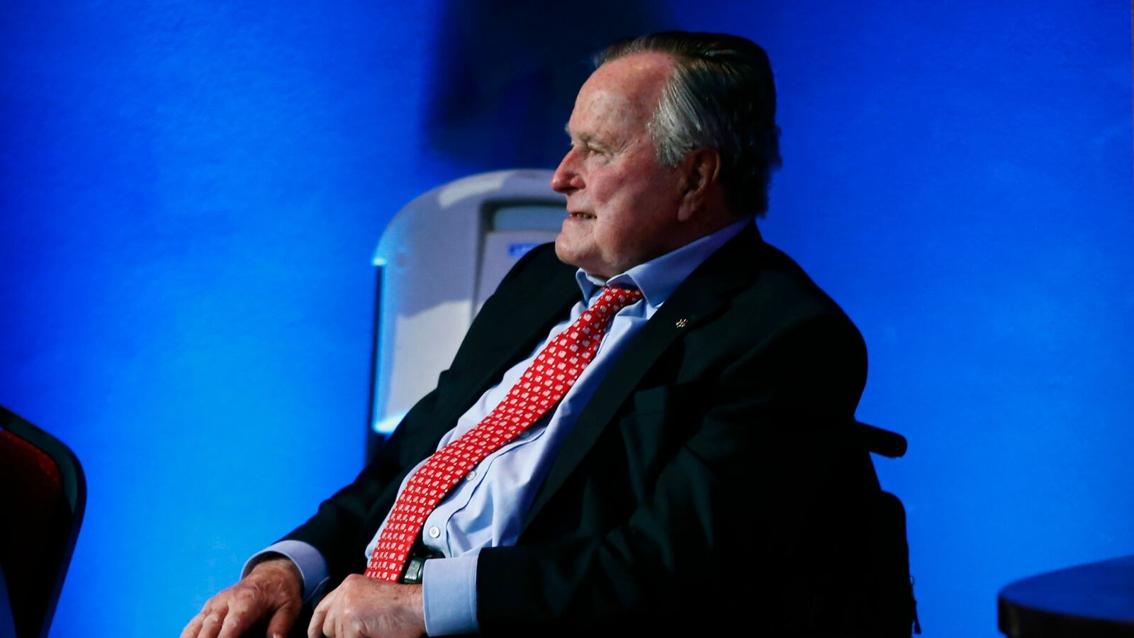 cheats/2017/01/18/george-h-w-bush-hospitalized-for-shortness-of-breath/160920-george-hw-bush-hillary-cheat_ejrjjf