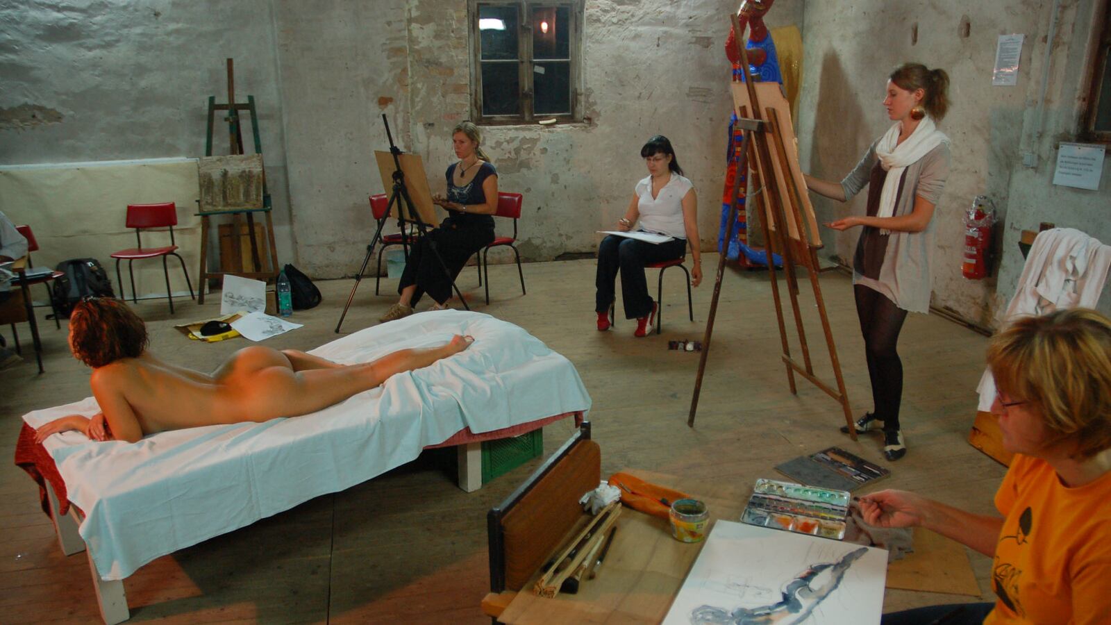 cheats/2014/07/26/nude-art-models-want-better-conditions/140726-nude-models-cheat_itk2po