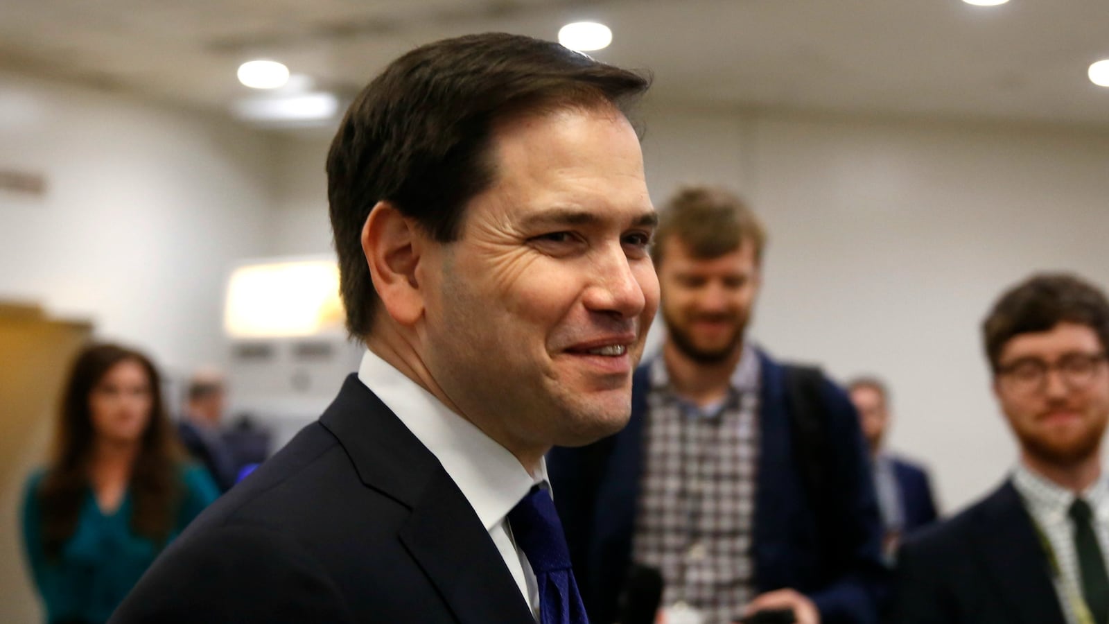 cheats/2016/05/29/rubio-apologized-for-small-hands-remark/160529-rubio-apology-cheat_d8x6t8