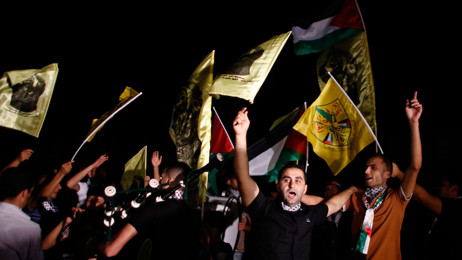 articles/2013/08/14/palestinian-prisoners-released-on-the-eve-of-peace-talks/130813-lake-peace-tease_trkwfv