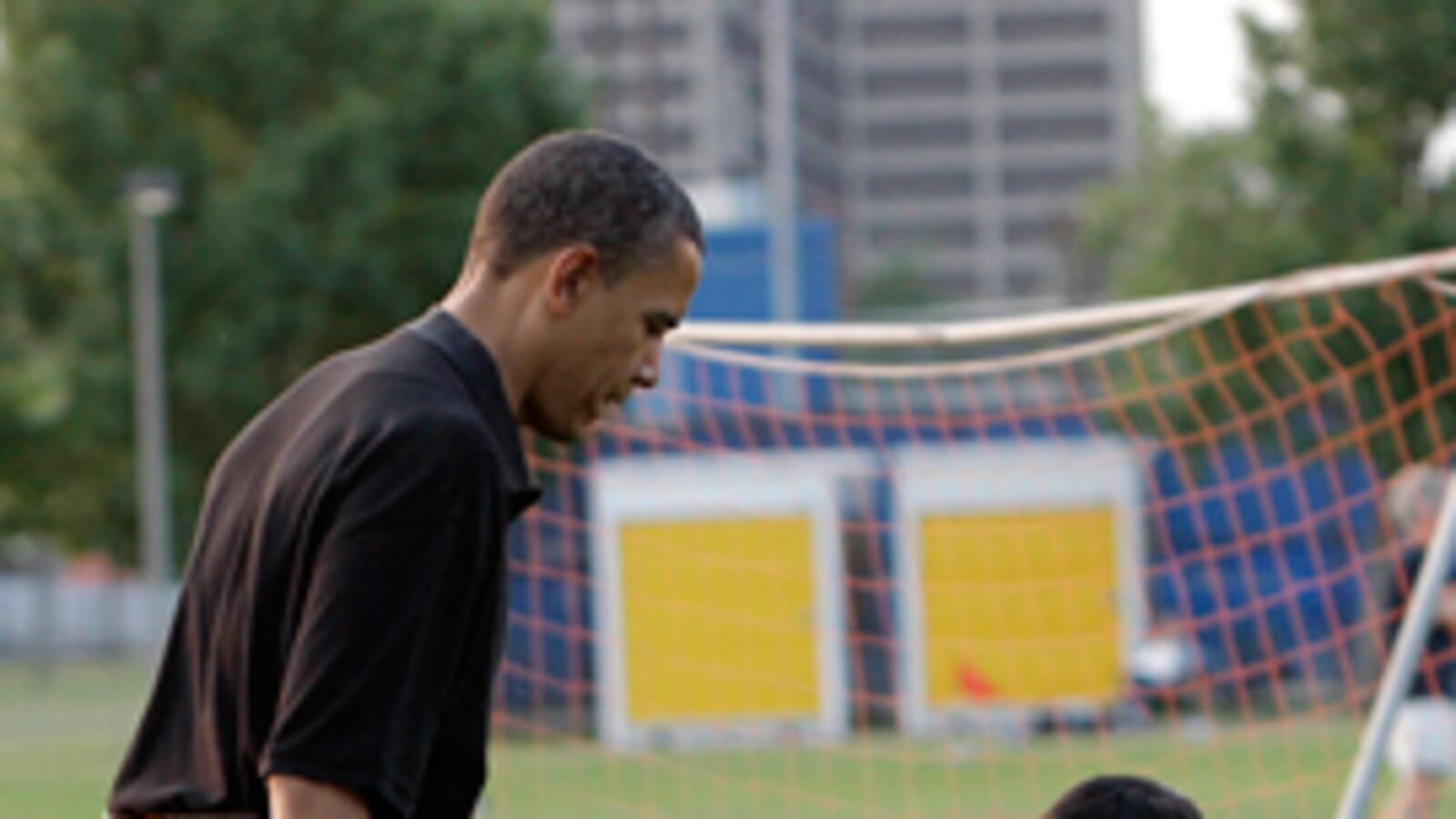 cheats/2009/04/14/obama-wants-world-cup-in-us/barack-obama-soccer_aiwwfc