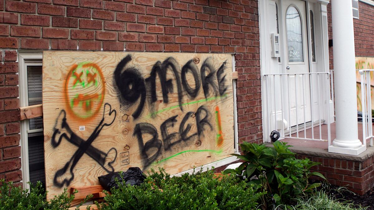 articles/2011/08/28/hurricane-irene-survival-kits-booze-oreos-more-photos/irene-survival-kit_acj0xl