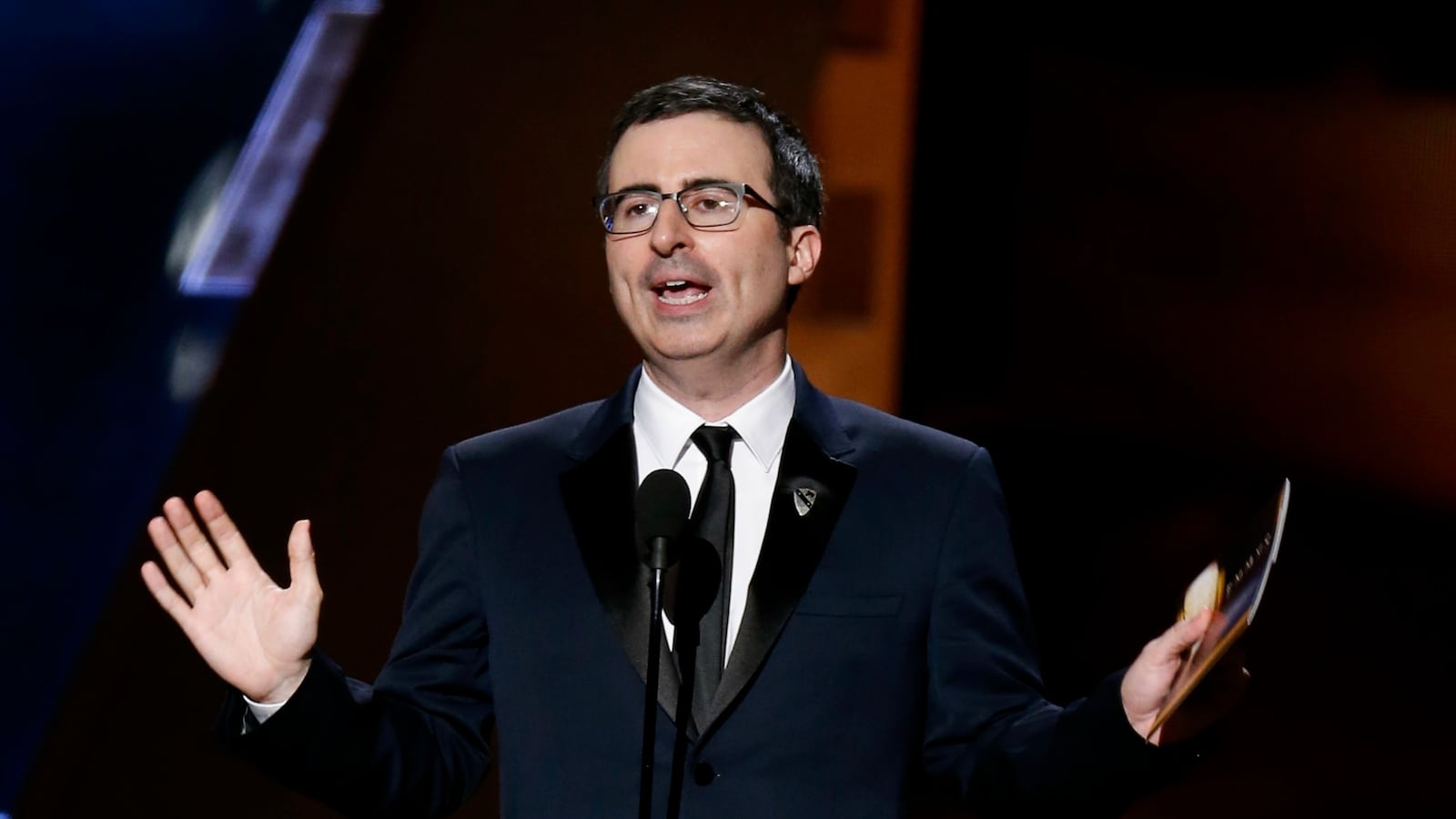 cheats/2016/06/06/john-oliver-pays-bills-for-9-000-people/160607-oliver-debts-cheat_on9rrq