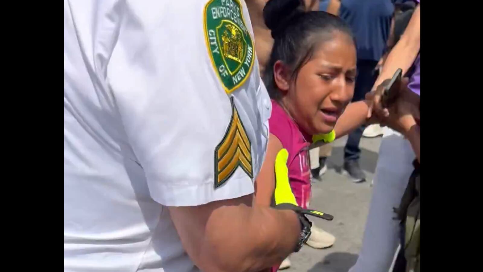 NYC Parks officer attempting to handcuff 14-year-old fruit seller