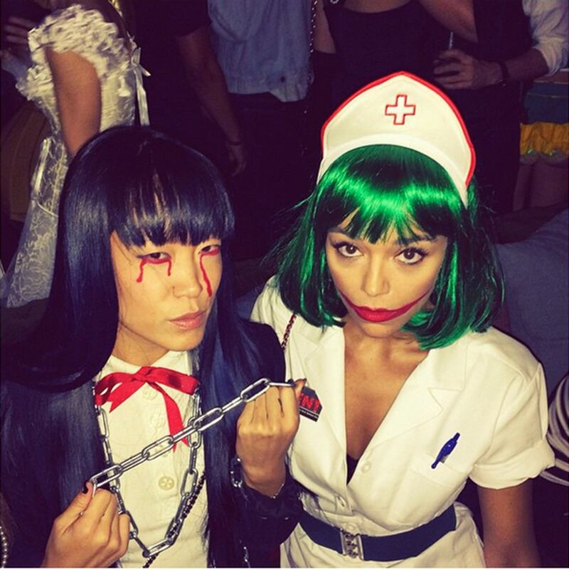 galleries/2014/10/30/from-kate-hudson-to-molly-sims-celebs-in-costume-take-over-instagram/141030-celeb-halloween-insta-13_jxo7ew