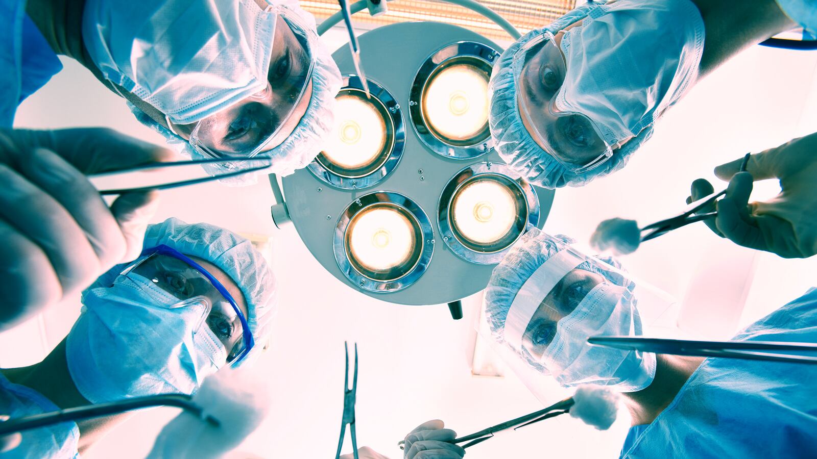 articles/2014/12/17/dr-bateman-why-the-field-of-medicine-attracts-so-many-psychos/141216-saunders-docs-tease_qs6mnp