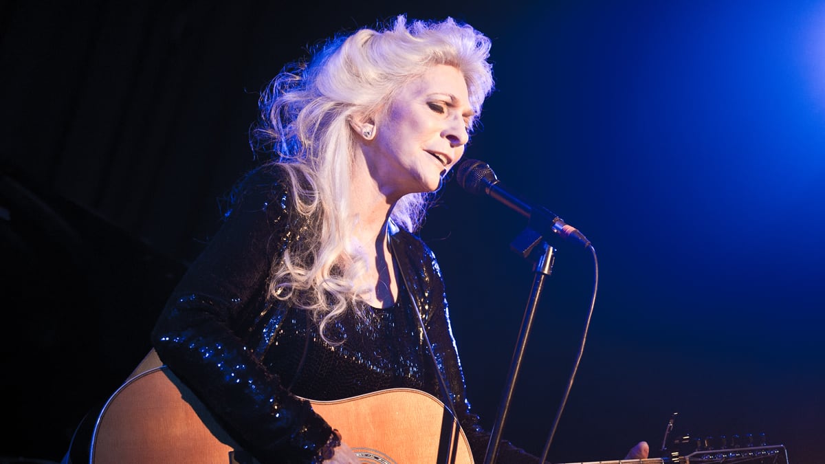 articles/2011/12/03/judy-collins-new-book-suicide-alcoholism-nude-photos-and-more/judy-collins-memoir-finder_z4ylf8