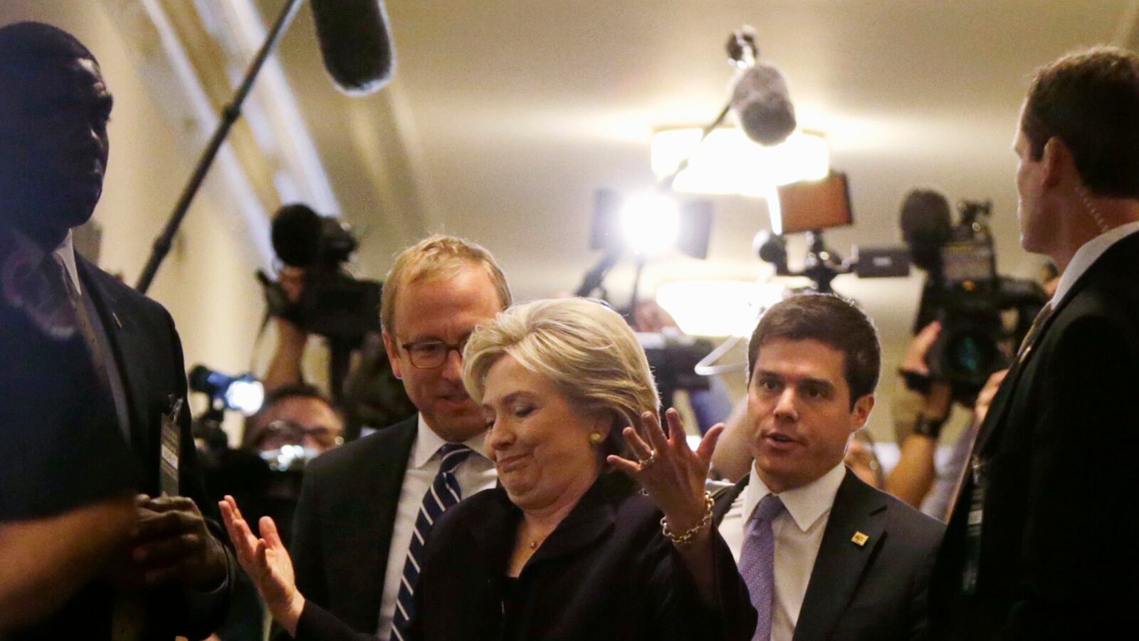 articles/2016/10/12/donald-trump-attacks-help-hillary-clinton-forge-truce-in-her-long-war-with-the-media/161011-Clift-hillary-macbeth-tease_f4ejfo