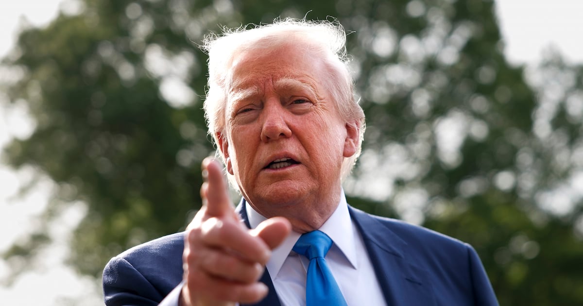 Karoline Leavitt versucht, Trump mit „MAFA” als Fitness-Fan zu verkaufen.