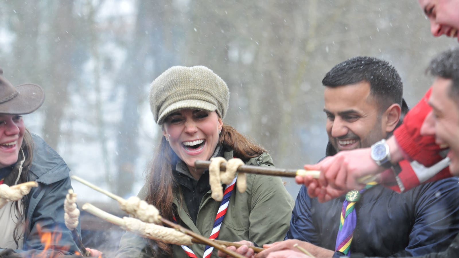 articles/2013/03/22/kate-middleton-wraps-up-for-snowy-sausage-cooking-session-with-boy-scouts/130322-duchess-scout-association-sykes2_ajvals