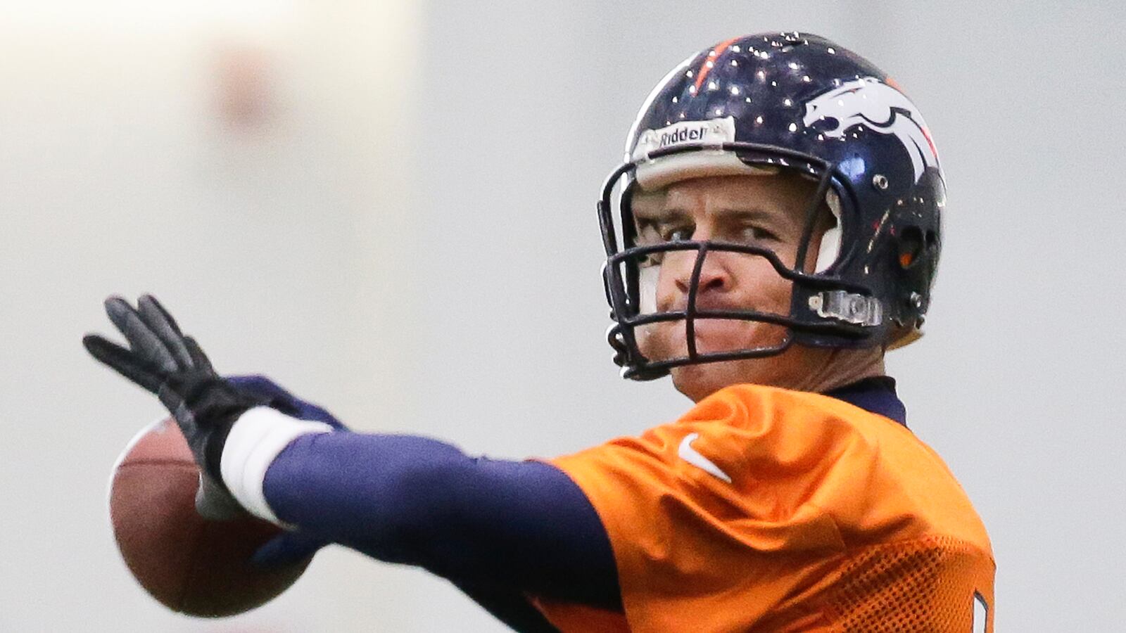 cheats/2014/02/02/manning-wins-fifth-mvp/140202-peyton-manning-cheat_keufkt