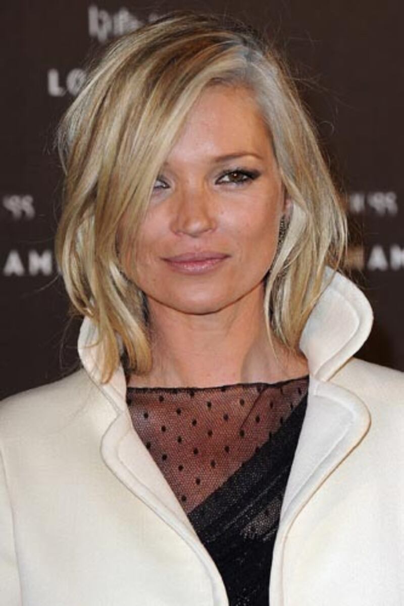 galleries/2012/01/28/kelly-osbourne-kate-moss-other-young-celebrities-who-go-gray-photos/kate-moss-gray-hair-celebrities_dam91s