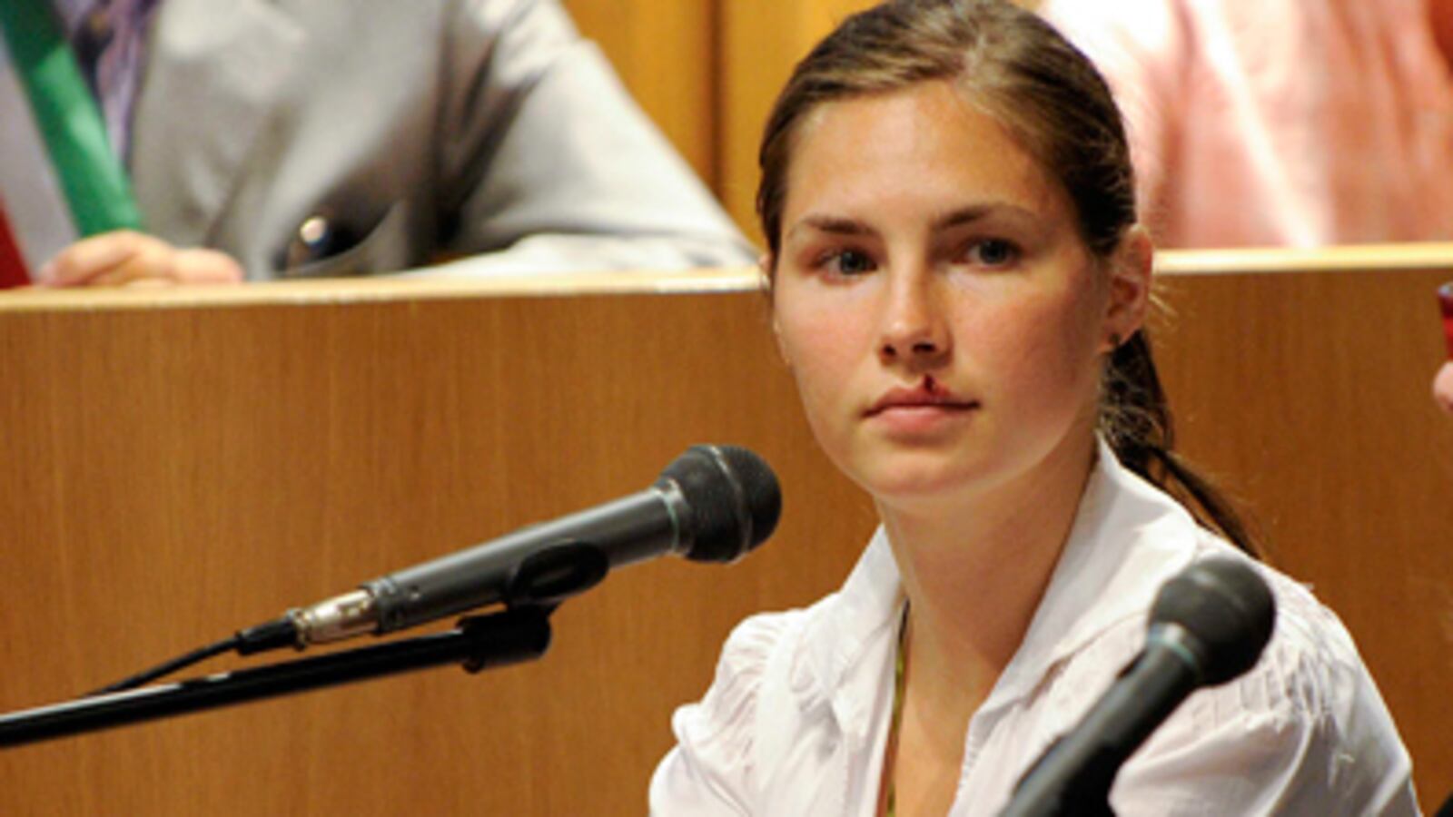 cheats/2009/06/12/knox-says-cops-abused-her/nadeau-knox_31785_lbnwnu