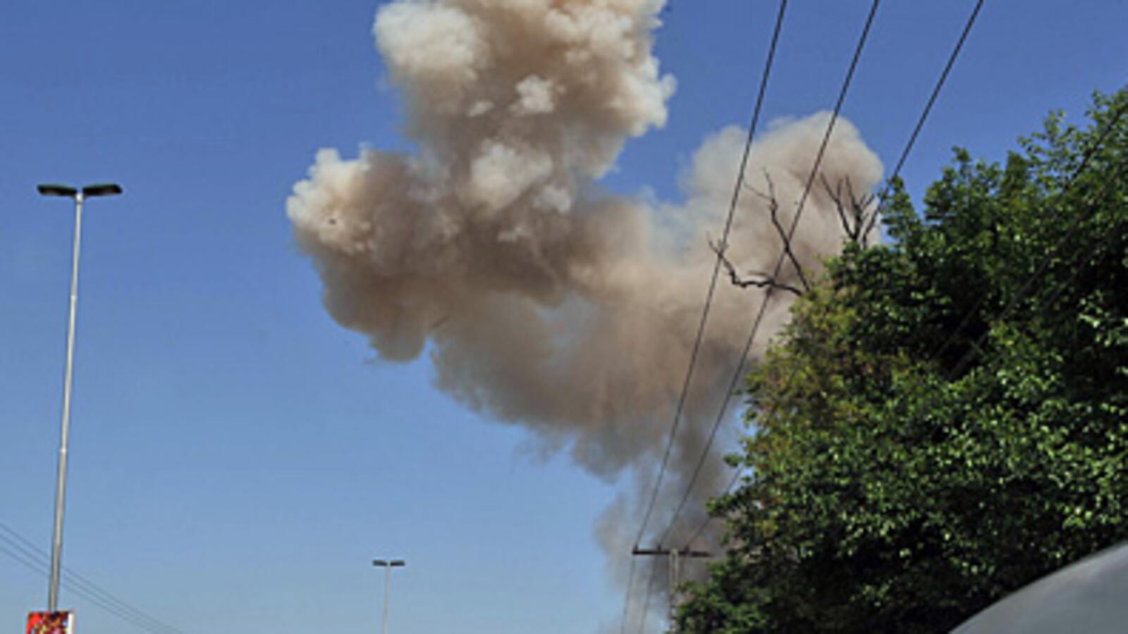 cheats/2010/04/05/attacks-near-us-consulate-in-pakistan/iraq-embassy-attack_ho0tki
