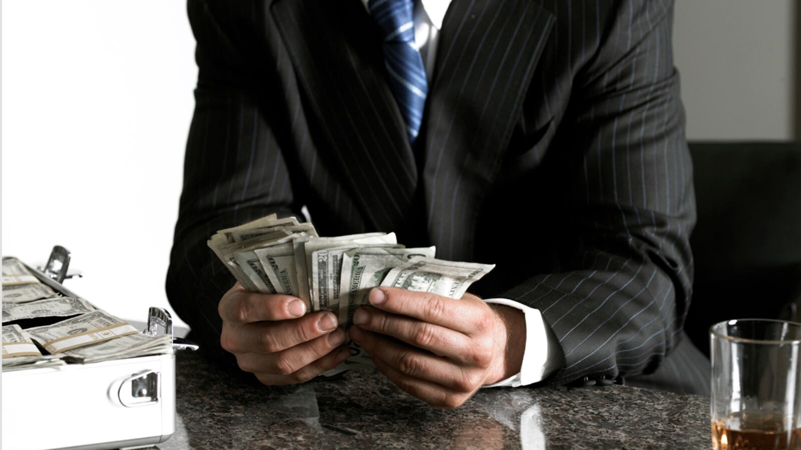 cheats/2011/11/01/golden-parachutes-are-back/super-rich-box_pxhopa