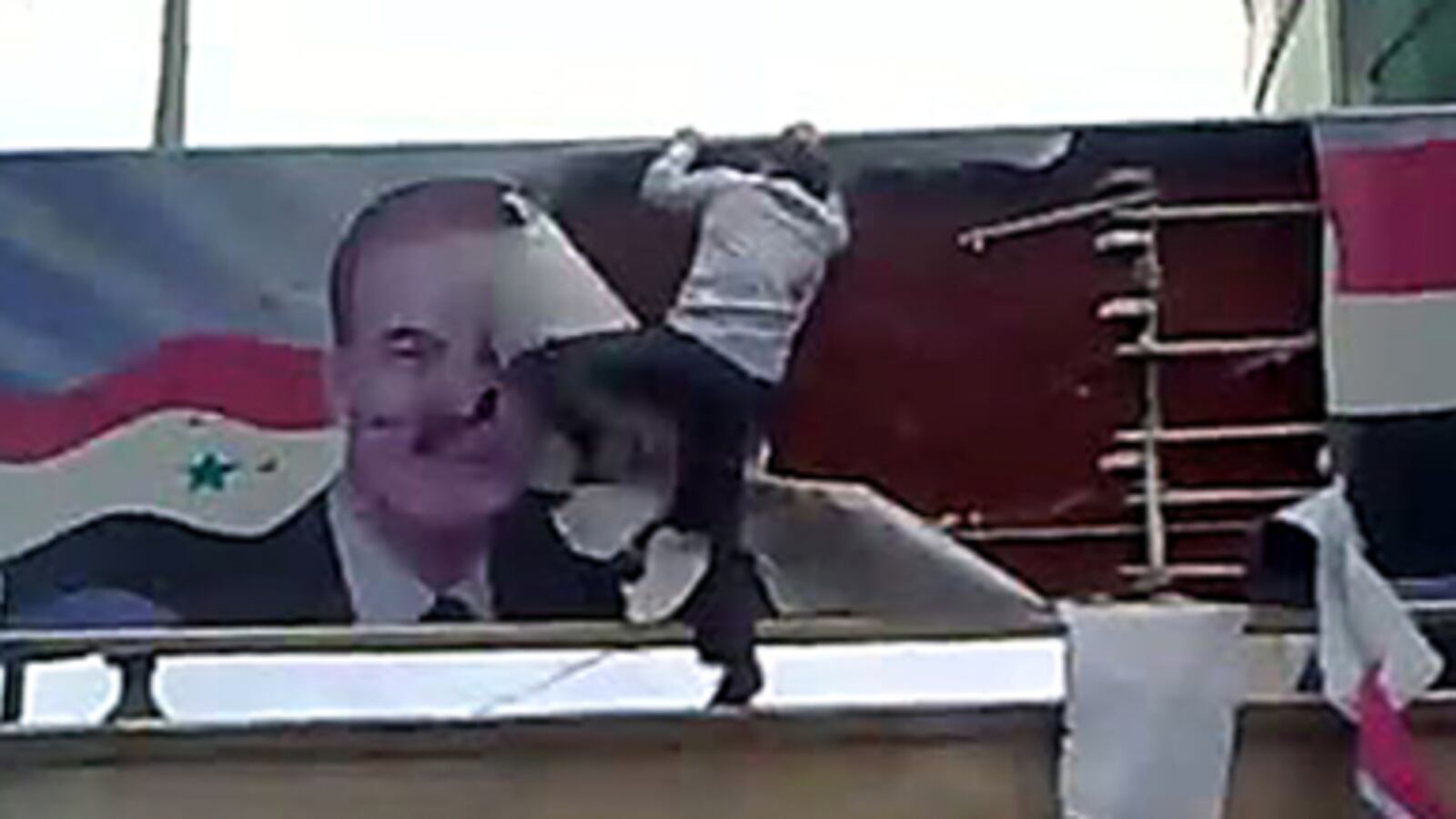 cheats/2011/03/26/syrian-protesters-attack-buildings/syria-conflict-protestor_mfdwpx