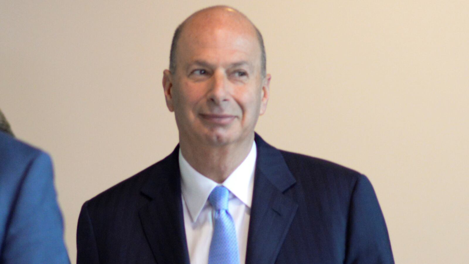 sondland-swan_xupann