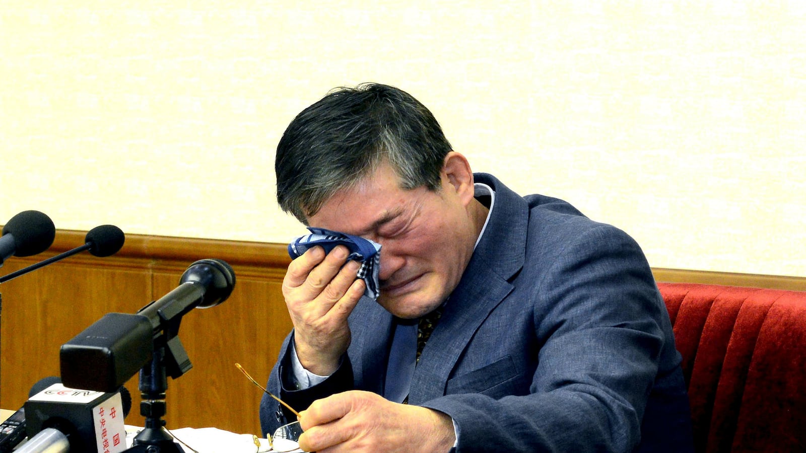 cheats/2016/04/29/n-korea-jails-another-u-s-citizen/160429-north-korea-jails-american-cheat_d8i9b7