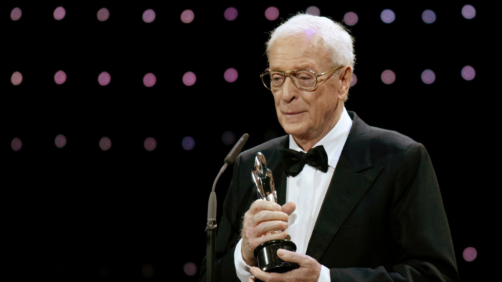 cheats/2016/01/22/michael-caine-to-black-actors-be-patient/160122-michael-caine-cheat_nfwmka